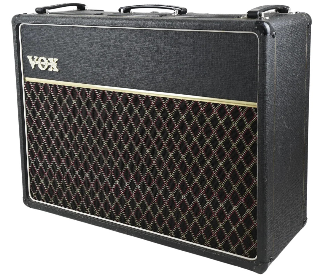 der AC30 im schwarzen Gewand